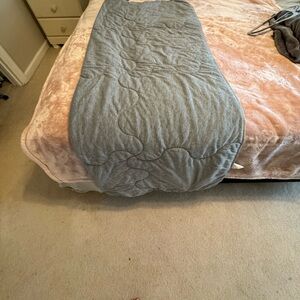 Small, cooling blanket. Light grey.
